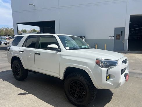 Certified 2021 Toyota 4Runner SR5 AWD/4WD image 2