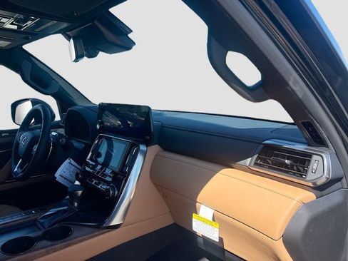 New 2026 Lexus LX 600 4WD w/ Premium Package image 15