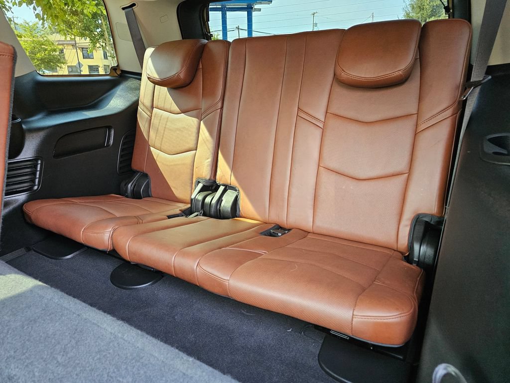 Used 2020 Cadillac Escalade Premium Luxury w/ Escalade Sport Edition AWD/4WD image 21