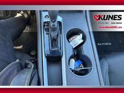 Used 2025 Nissan Altima 2.5 SV FWD image 15