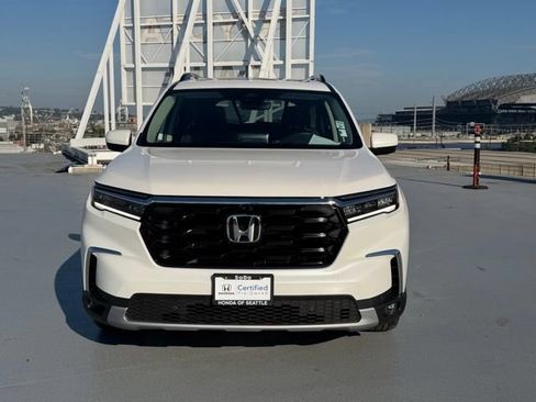 Used 2025 Honda Pilot Elite image 8