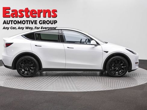 Used 2022 Tesla Model Y Long Range AWD/4WD image 3