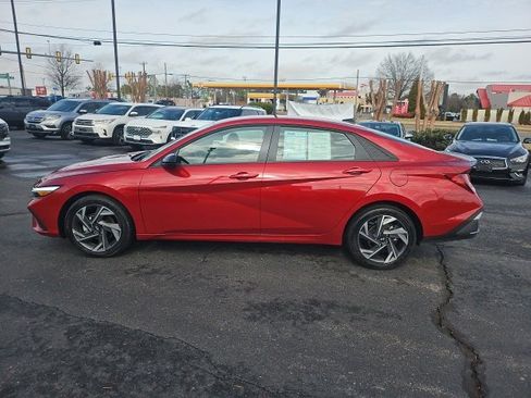 Certified 2025 Hyundai Elantra Sport image 5