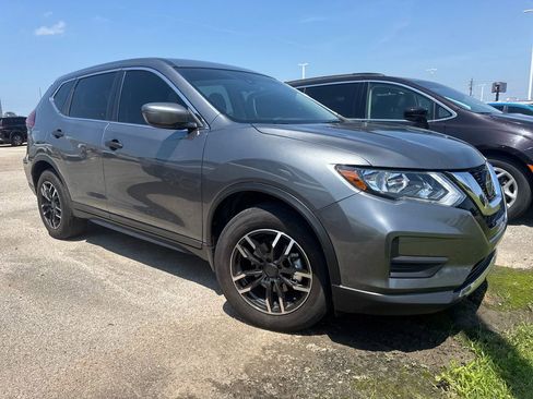 Used 2020 Nissan Rogue S FWD image 3