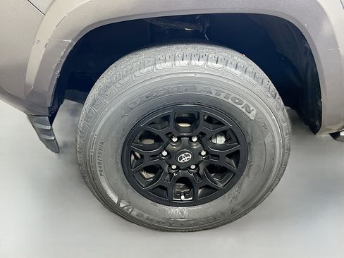 Used 2022 Toyota Tacoma SR5 w/ Technology Package image 13