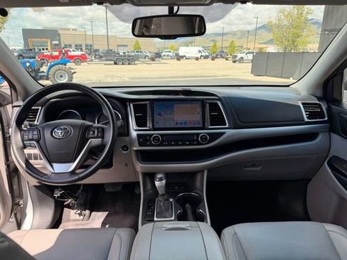 Used 2014 Toyota Highlander XLE AWD/4WD image 24