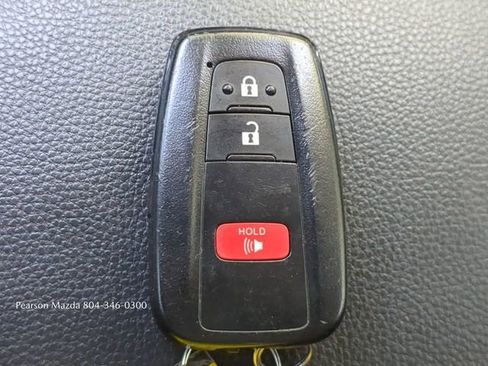 Used 2025 Toyota RAV4 XLE FWD image 27
