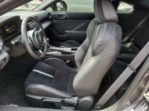 Used 2025 Toyota GR86 Premium image 18
