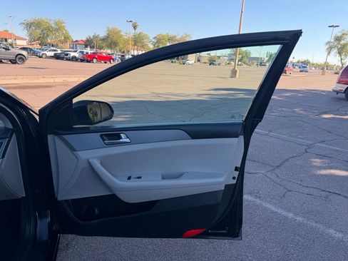 Used 2017 Hyundai Sonata SE w/ Cargo Package image 18