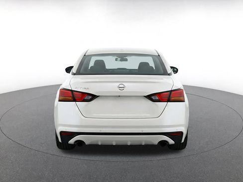 Used 2025 Nissan Altima 2.5 SV FWD image 7