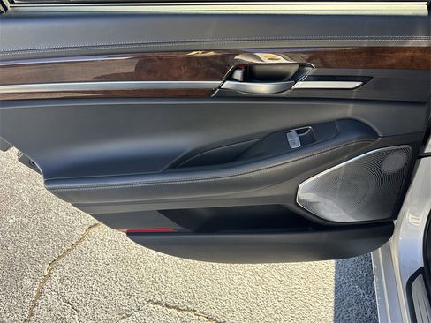 Used 2019 Genesis G90 3.3T Premium image 21