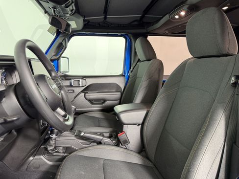 Used 2026 Jeep Wrangler Sport AWD/4WD image 4