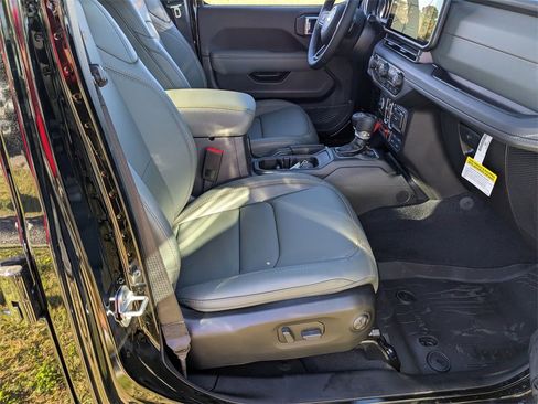 New 2026 Jeep Gladiator Mojave image 32