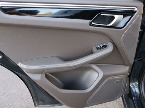 Used 2017 Porsche Macan image 26