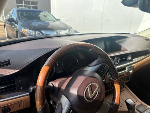 Used 2017 Lexus ES 350 w/ Premium Package FWD image 11