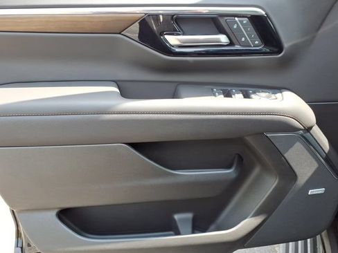 New 2026 Chevrolet Tahoe High Country AWD/4WD image 18