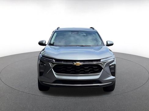 Used 2025 Chevrolet Trax LT w/ LT Convenience Package FWD image 4