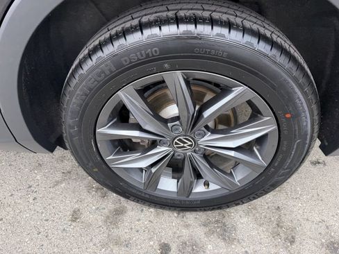 Used 2022 Volkswagen Tiguan SE FWD image 12