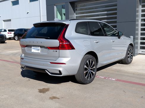 Used 2025 Volvo XC60 B5 Plus image 9