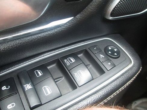 Used 2021 RAM 1500 Laramie AWD/4WD image 29