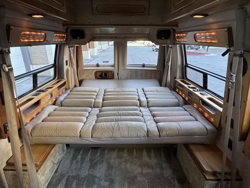 Used 1999 Chevrolet Express 1500 w/ Convenience Pkg image 32