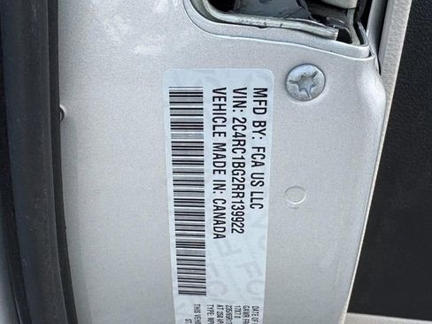 Used 2024 Chrysler Pacifica Touring-L image 27