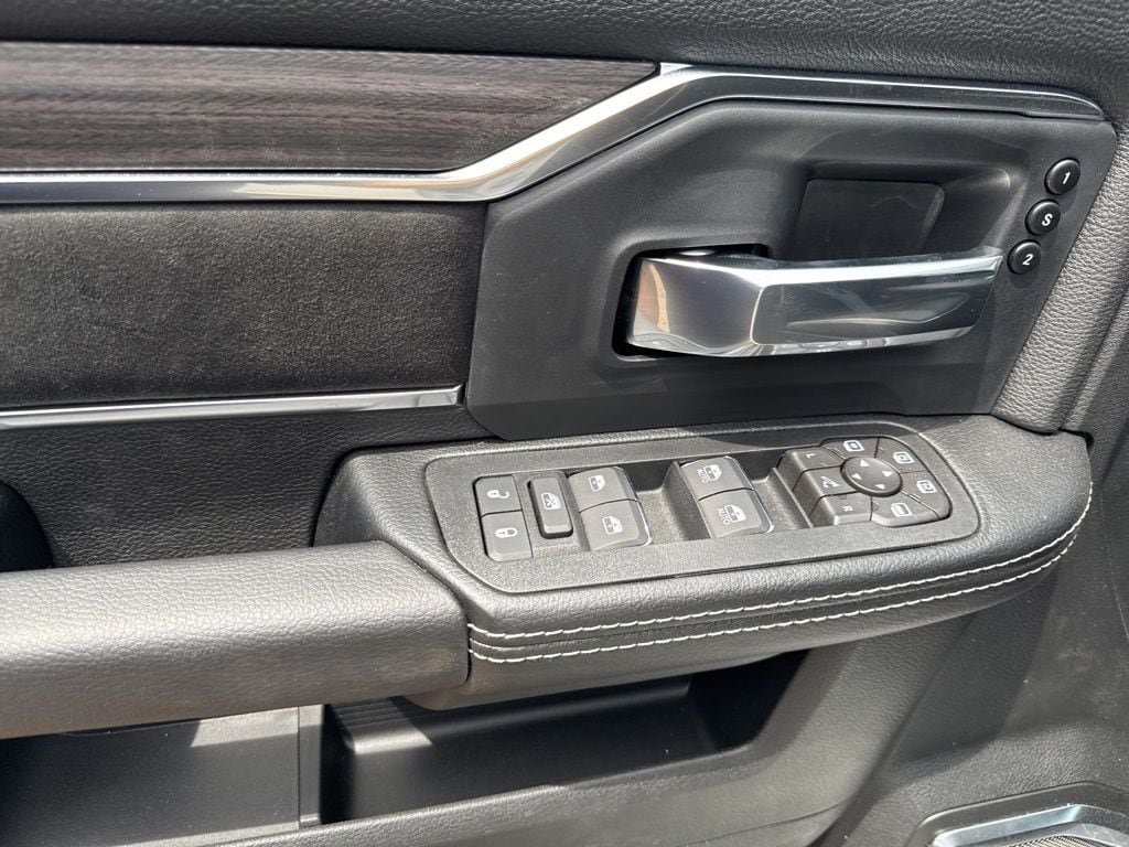 New 2026 RAM 2500 Laramie AWD/4WD image 17