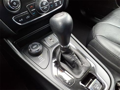 Certified 2019 Jeep Cherokee Limited image 19