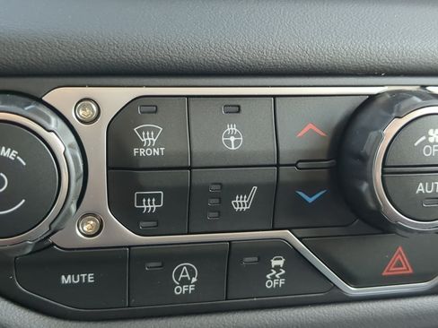 New 2026 Jeep Wrangler Unlimited Sahara AWD/4WD image 20