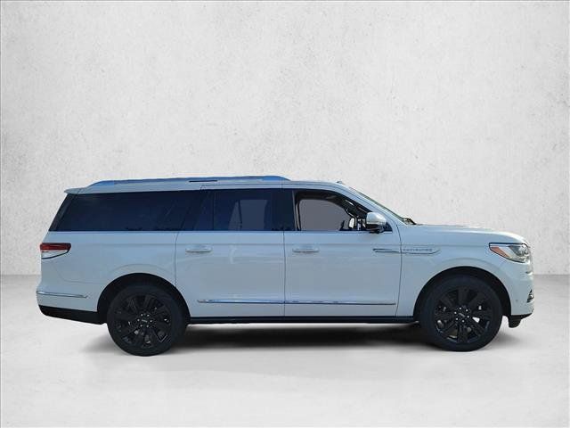 Used 2023 Lincoln Navigator L Reserve AWD/4WD image 4