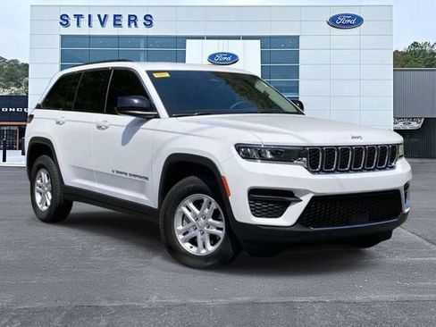Used 2023 Jeep Grand Cherokee Laredo AWD/4WD image 1