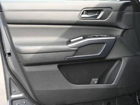 Used 2023 Nissan Pathfinder SL w/ SL Premium Package image 24