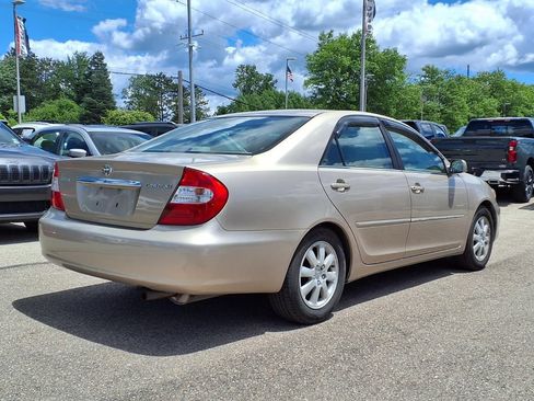 Used 2002 Toyota Camry XLE FWD image 4