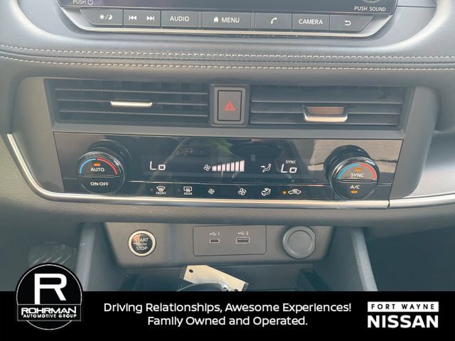 Used 2023 Nissan Rogue SV AWD/4WD image 17
