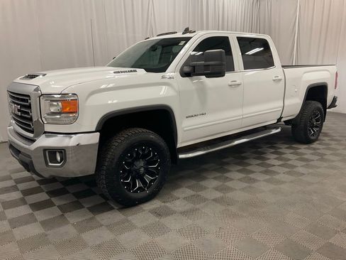 Used 2018 GMC Sierra 2500 SLE w/ SLE Preferred Package image 5