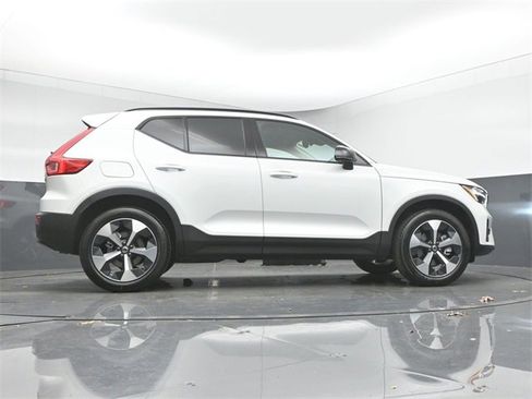 New 2026 Volvo XC40 B5 Core w/ Climate Package image 41