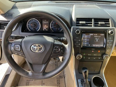 Used 2016 Toyota Camry LE image 6