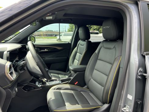 Used 2025 Chevrolet TrailBlazer ACTIV w/ Convenience Package FWD image 16