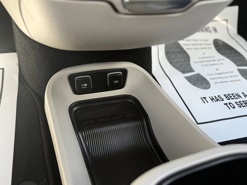 Used 2020 Chrysler Pacifica Limited w/ Advanced Safetytec Group image 36