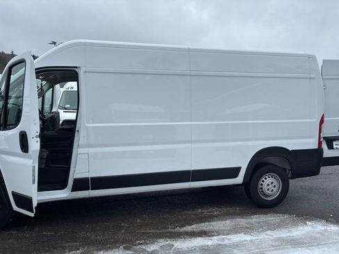 Used 2025 RAM ProMaster 2500 w/ Convenience Group image 13