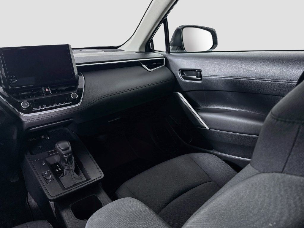 Used 2026 Toyota Corolla Cross LE FWD image 23