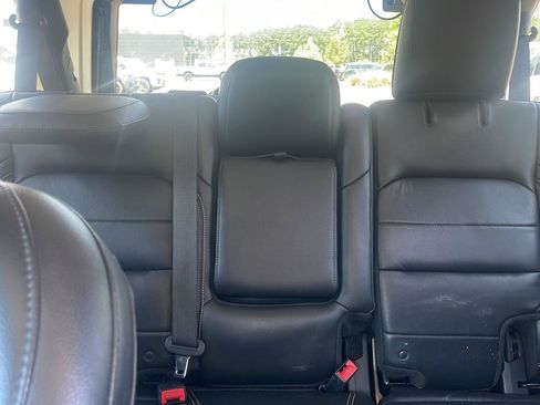 Used 2018 Jeep Wrangler Unlimited Sahara AWD/4WD image 34