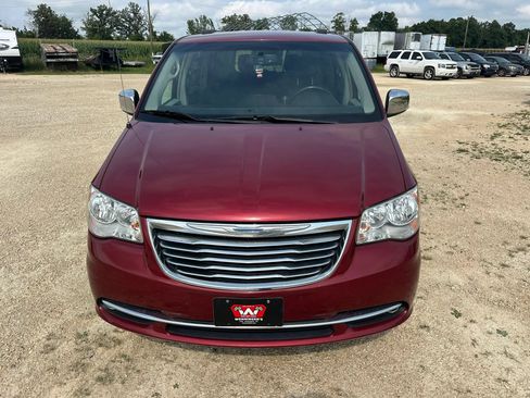 Used 2015 Chrysler Town & Country Touring-L w/ Driver Convenience Group FWD image 3
