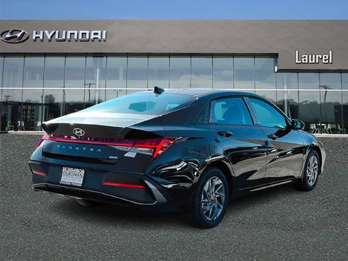 New 2026 Hyundai Elantra Hybrid FWD image 4