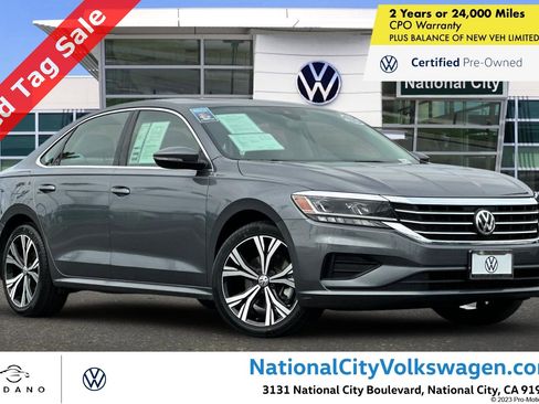 Certified 2022 Volkswagen Passat 2.0T SE image 1
