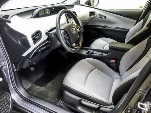 Certified 2022 Toyota Prius LE image 9