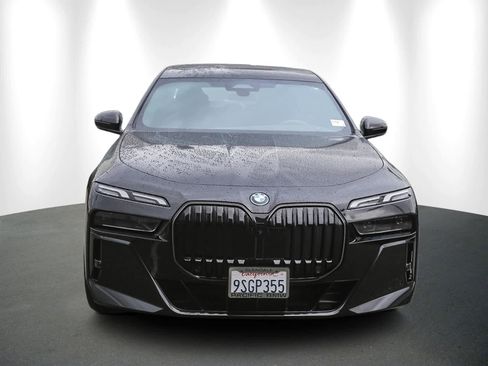 Used 2025 BMW i7 eDrive50 w/ M Sport Package image 2
