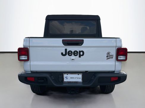 Used 2022 Jeep Gladiator Sport image 4