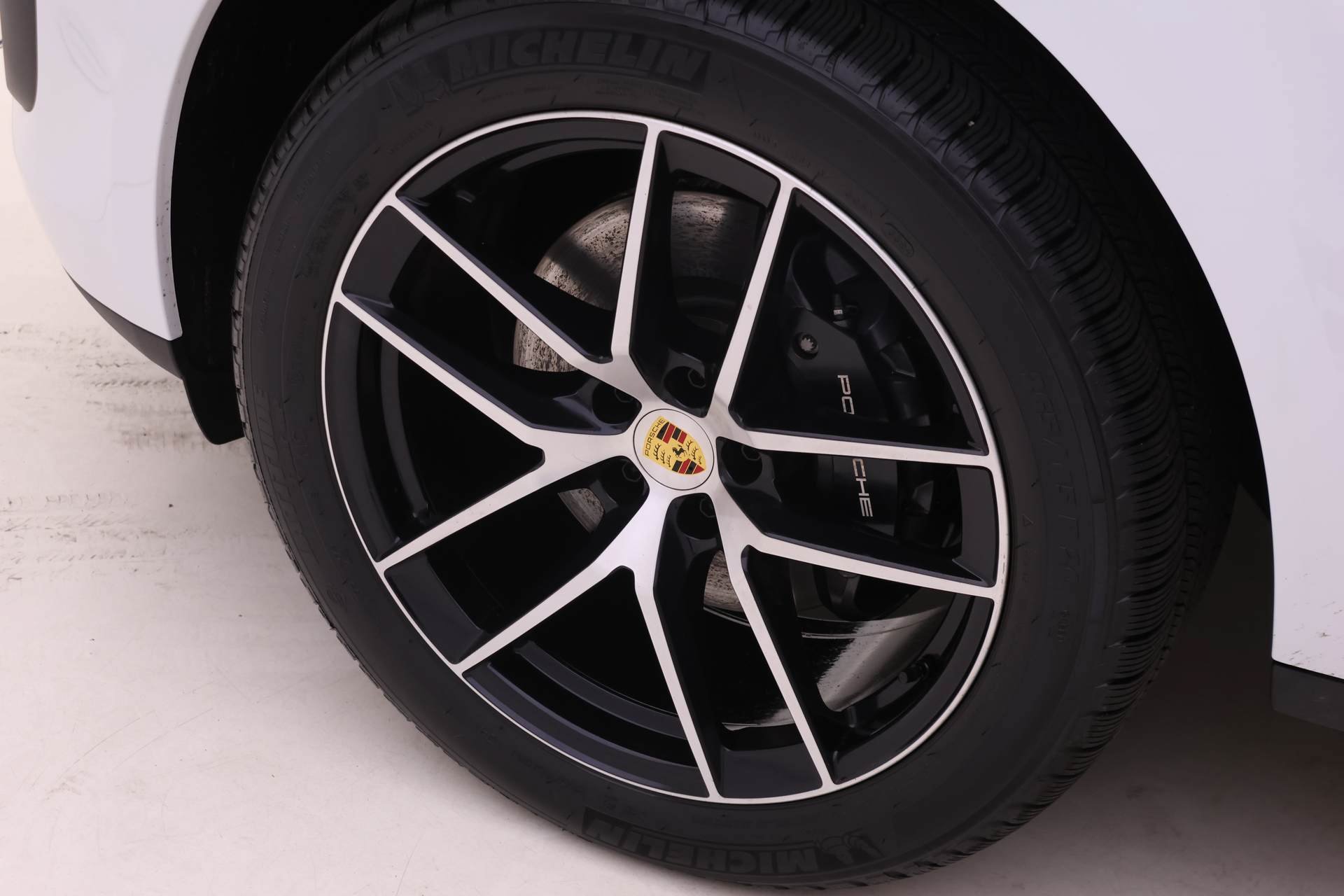 Used 2025 Porsche Macan AWD/4WD image 20