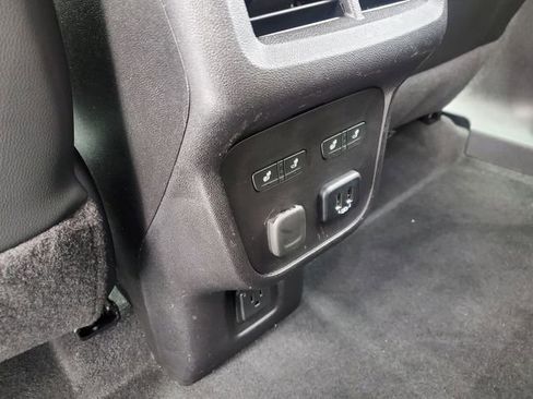 Used 2018 Chevrolet Equinox Premier image 22